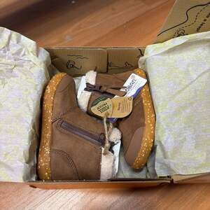 Livie & Luca kids size 6 Rook Fleece Waterproof boots - new in box